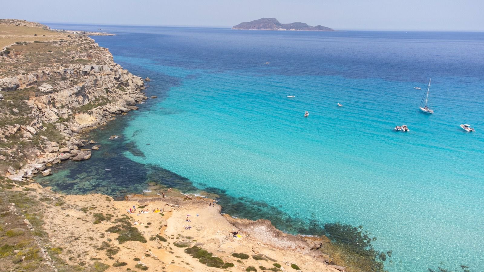 La baia di Cala Rossa